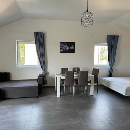 Apartman Byt 75M2 Klid Priroda Pro Rodinu Prague Ngoại thất bức ảnh