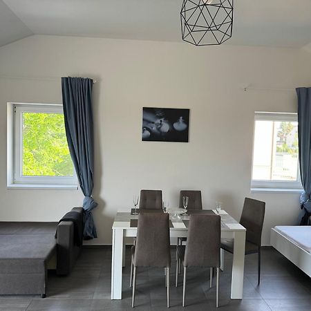 Apartman Byt 75M2 Klid Priroda Pro Rodinu Prague Ngoại thất bức ảnh