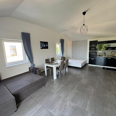 Apartman Byt 75M2 Klid Priroda Pro Rodinu Prague Ngoại thất bức ảnh