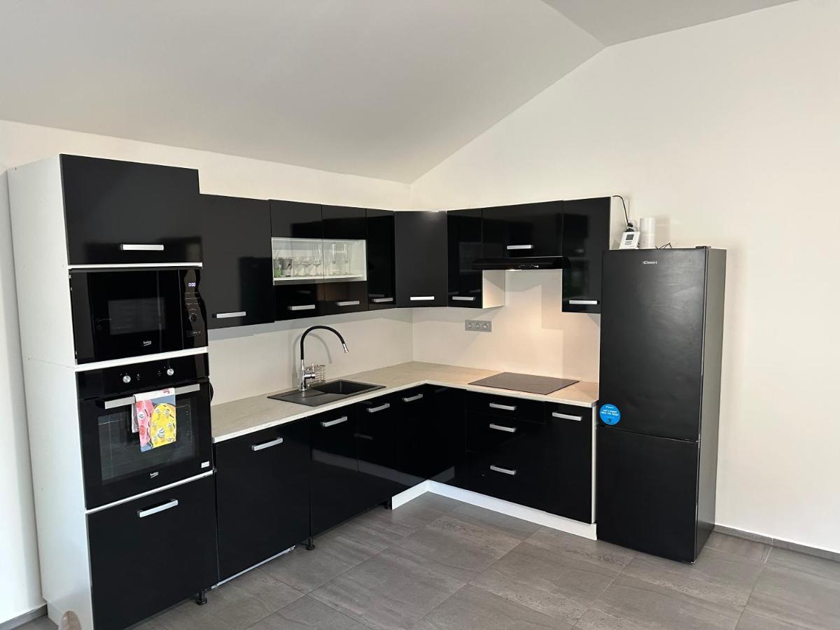 Apartman Byt 75M2 Klid Priroda Pro Rodinu Prague Ngoại thất bức ảnh