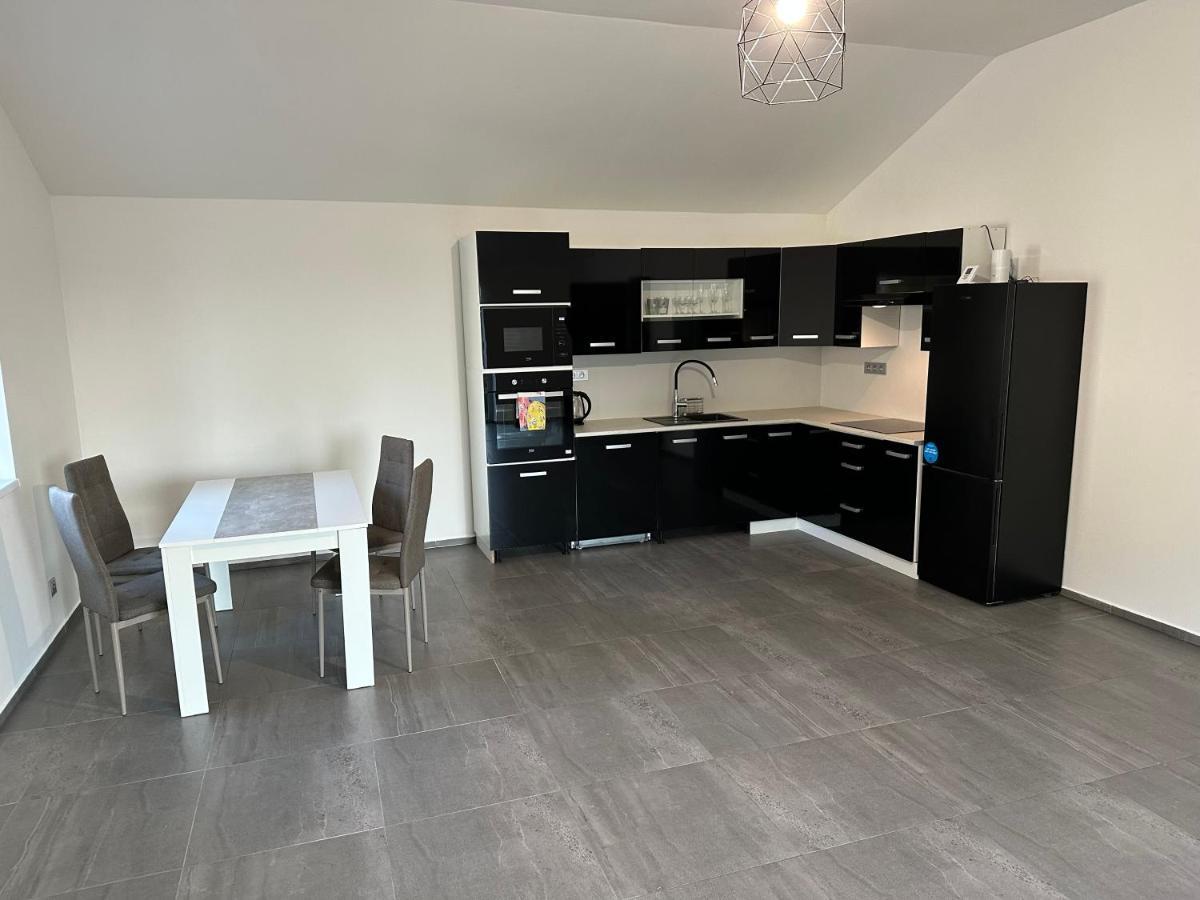Apartman Byt 75M2 Klid Priroda Pro Rodinu Prague Ngoại thất bức ảnh
