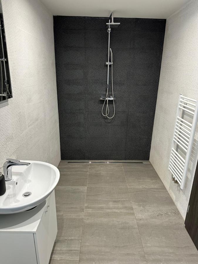 Apartman Byt 75M2 Klid Priroda Pro Rodinu Prague Ngoại thất bức ảnh