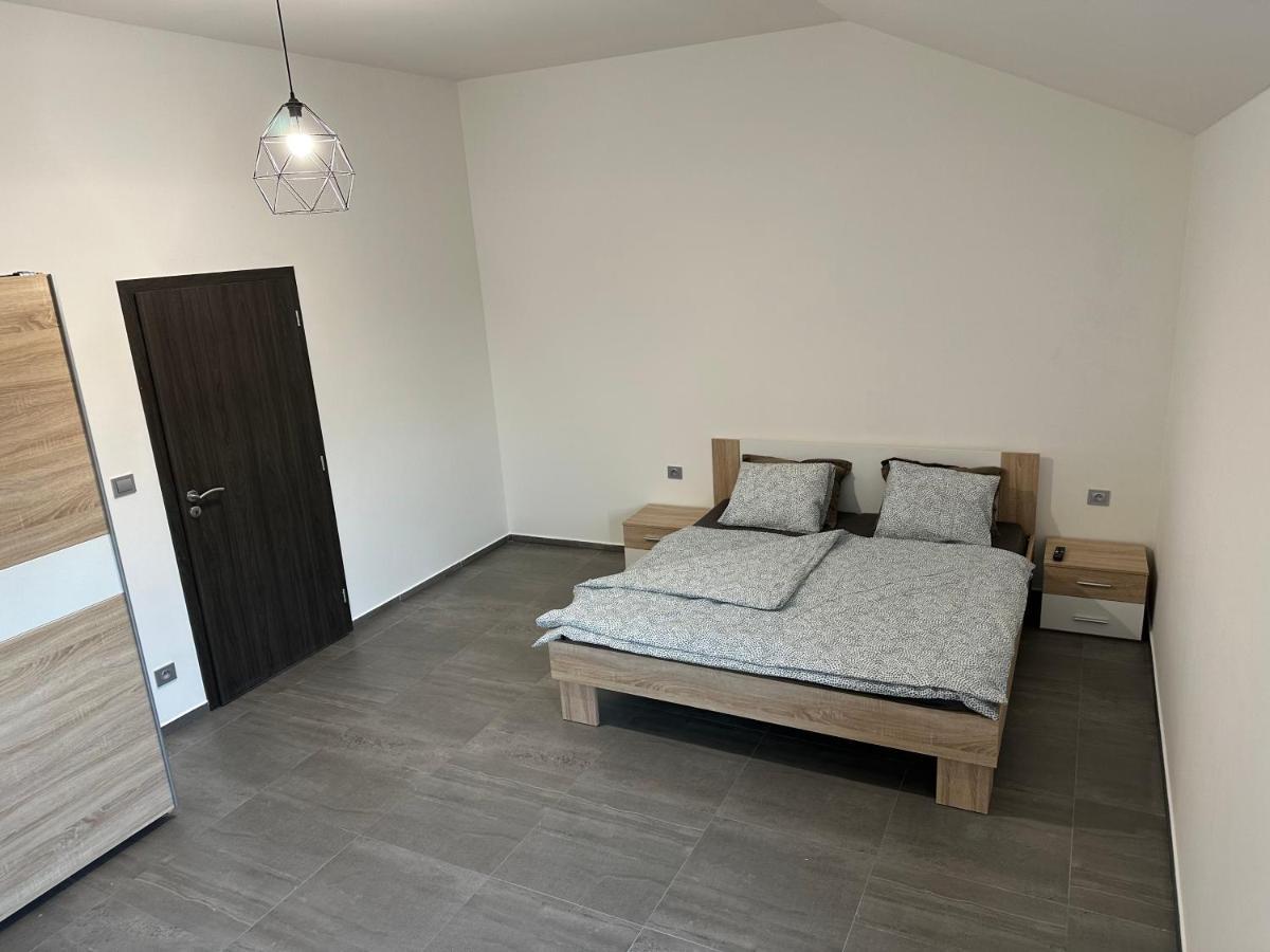 Apartman Byt 75M2 Klid Priroda Pro Rodinu Prague Ngoại thất bức ảnh