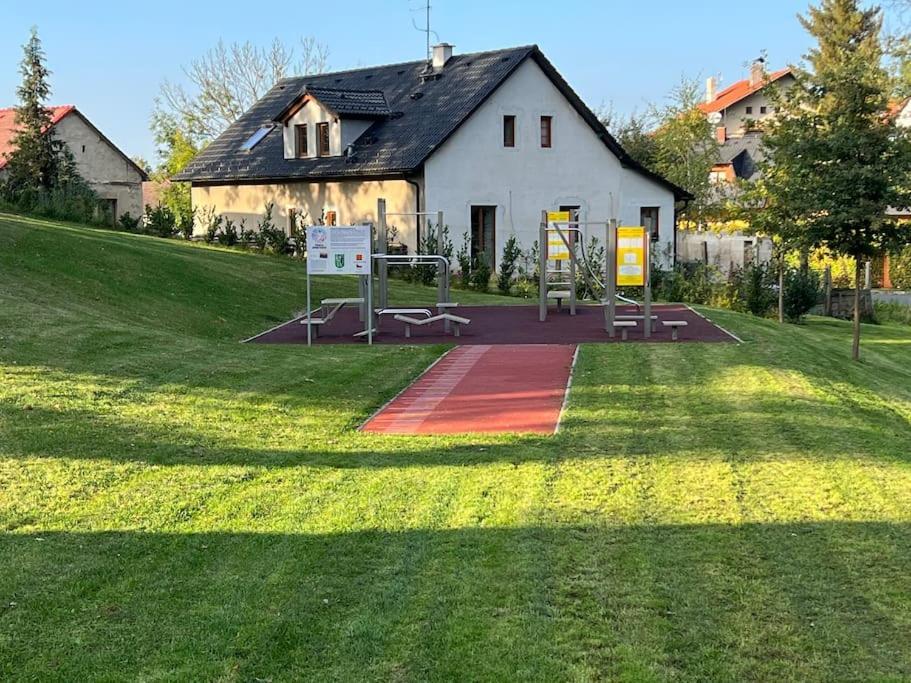 Apartman Byt 75M2 Klid Priroda Pro Rodinu Prague Ngoại thất bức ảnh